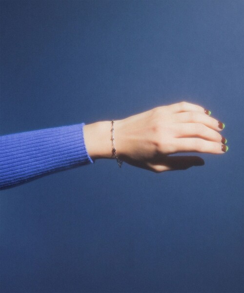 Ray BEAMS(レイビームス)の「【7/31値下げ】ステンレス クロス & ハート ブレスレット(ブレスレット・レディース・シルバー・ONE SIZE)」の4枚目の写真