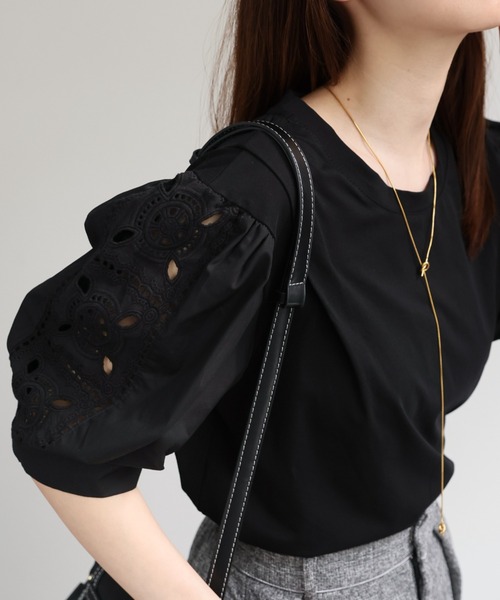 CREARE -LINO-(クレアーレリノ)の「〈レディース商品〉カットワーク刺しゅうドッキングTシャツ(Tシャツ/カットソー・レディース・ブラック/ホワイト・FREE)」の2枚目の写真