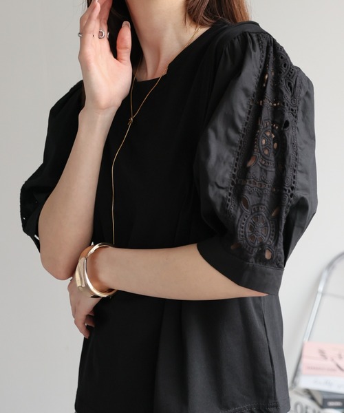 CREARE -LINO-(クレアーレリノ)の「〈レディース商品〉カットワーク刺しゅうドッキングTシャツ(Tシャツ/カットソー・レディース・ブラック/ホワイト・FREE)」の3枚目の写真