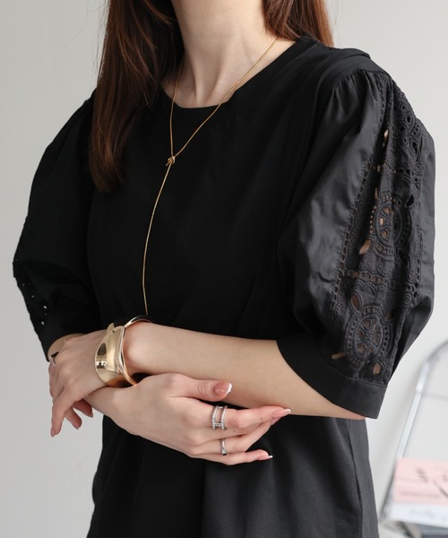 CREARE -LINO-(クレアーレリノ)の「〈レディース商品〉カットワーク刺しゅうドッキングTシャツ(Tシャツ/カットソー・レディース・ブラック/ホワイト・FREE)」の12枚目の写真