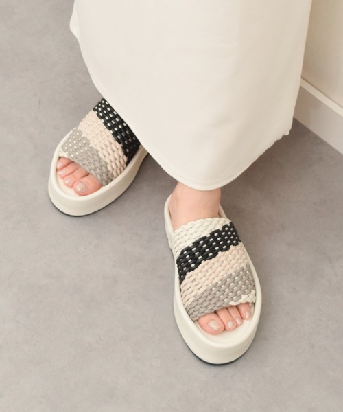 JVAM（ジェーヴィエーエム）の「【JVAM】ウーブンレザー厚底ミュールサンダル(E52126)（サンダル・レディース・ブラック/ホワイト/ブラウン・35/36/37/39/38）」の2枚目の写真