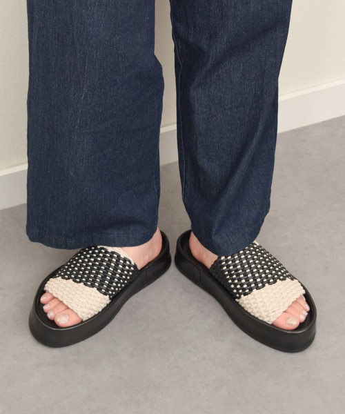 JVAM（ジェーヴィエーエム）の「【JVAM】ウーブンレザー厚底ミュールサンダル(E52126)（サンダル・レディース・ブラック/ホワイト/ブラウン・35/36/37/39/38）」の3枚目の写真