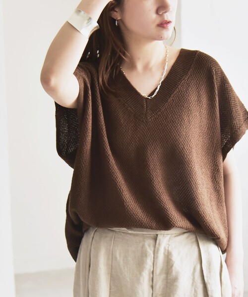 quaranciel(カランシエル)の「quaranciel:〈手洗い可能〉ラミー ミックス Vネック ノースリーブ シアー ニット(ニット/セーター・レディース・ホワイト/ブラウン/ブラック・ONE SIZE)」の1枚目の写真
