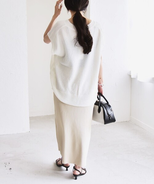 quaranciel(カランシエル)の「quaranciel:〈手洗い可能〉ラミー ミックス Vネック ノースリーブ シアー ニット(ニット/セーター・レディース・ホワイト/ブラウン/ブラック・ONE SIZE)」の5枚目の写真