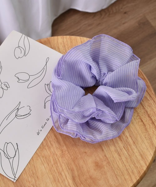 VIBGYOR Women（ヴィブジョー　ウィメン）の「【urge select】ギンガムチェック ボリュームシュシュ【7色展開】（シュシュ・レディース・ベビーピンク/グリーン/ブルー/パープル/オレンジ/ピンク/ブラウン・FREE）」の4枚目の写真