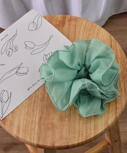 VIBGYOR Women（ヴィブジョー　ウィメン）の「【urge select】ギンガムチェック ボリュームシュシュ【7色展開】（シュシュ・レディース・ベビーピンク/グリーン/ブルー/パープル/オレンジ/ピンク/ブラウン・FREE）」の17枚目の写真