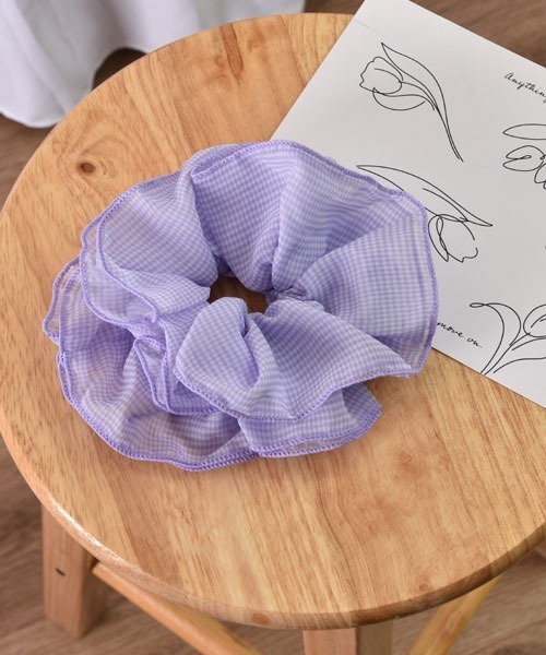 VIBGYOR Women（ヴィブジョー　ウィメン）の「【urge select】ギンガムチェック ボリュームシュシュ【7色展開】（シュシュ・レディース・ベビーピンク/グリーン/ブルー/パープル/オレンジ/ピンク/ブラウン・FREE）」の14枚目の写真