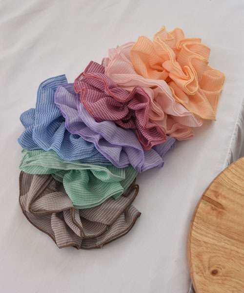 VIBGYOR Women（ヴィブジョー　ウィメン）の「【urge select】ギンガムチェック ボリュームシュシュ【7色展開】（シュシュ・レディース・ベビーピンク/グリーン/ブルー/パープル/オレンジ/ピンク/ブラウン・FREE）」の21枚目の写真