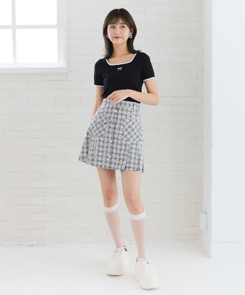 REDYAZEL(レディアゼル)の「リボンエンブロイダリーパイピングTシャツ(Tシャツ/カットソー・レディース・ブラック/サックスブルー/オフホワイト・FREE)」の11枚目の写真