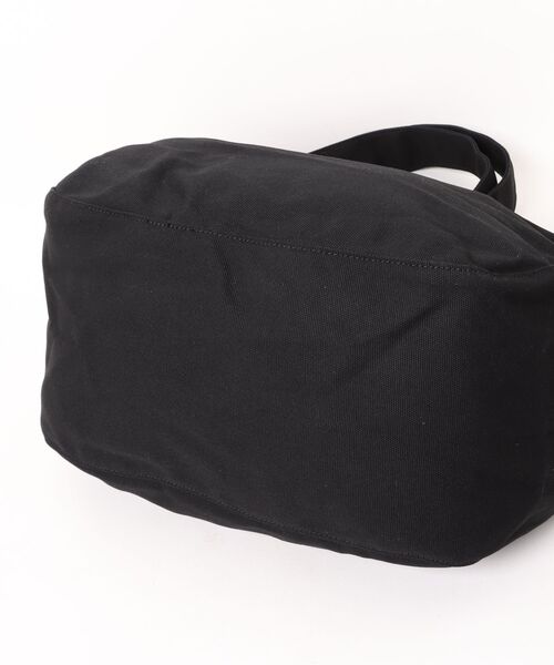 UNIVERSAL OVERALL(ユニバーサルオーバーオール)の「SOLID COLOR NEWSPAPER BAG(ショルダーバッグ・メンズ・ホワイト/ブラック・FREE)」の5枚目の写真