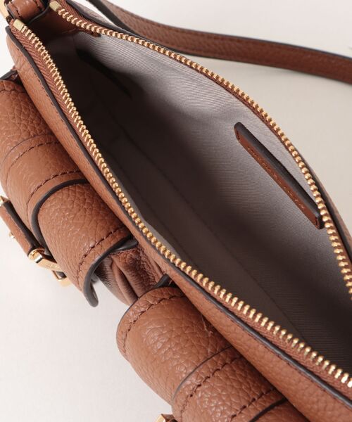 MICHAEL KORS(マイケルコース)の「ZOE ぺブル レザー ポシェット ショルダー スモール(ショルダーバッグ・レディース・ブラウン系・FREE)」の8枚目の写真