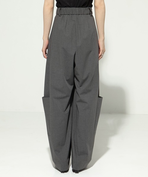 STUDIOUS（ステュディオス）の「【STUDIOUS/ステュディオス】Barrel Leg Cargo Trousers/バレルレッグカーゴトラウザー（スラックス・レディース・ダークグレー/ブラック・1/2）」の9枚目の写真
