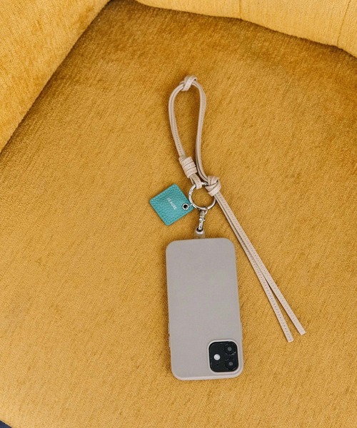 Beau're（ヴュレ）の「【BEAURE】B-25304　レザータッセルスマホストラップ（スマホグッズ・レディース・パープル/ライトグリーン/ブラック/アイボリー/キャメル・FREE）」の2枚目の写真