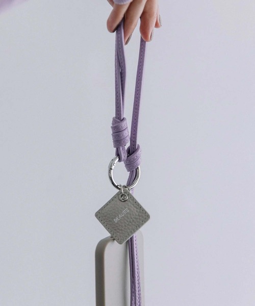 Beau're（ヴュレ）の「【BEAURE】B-25304　レザータッセルスマホストラップ（スマホグッズ・レディース・パープル/ライトグリーン/ブラック/アイボリー/キャメル・FREE）」の11枚目の写真