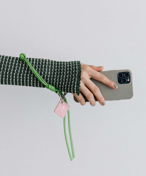 Beau're（ヴュレ）の「【BEAURE】B-25304　レザータッセルスマホストラップ（スマホグッズ・レディース・パープル/ライトグリーン/ブラック/アイボリー/キャメル・FREE）」の17枚目の写真