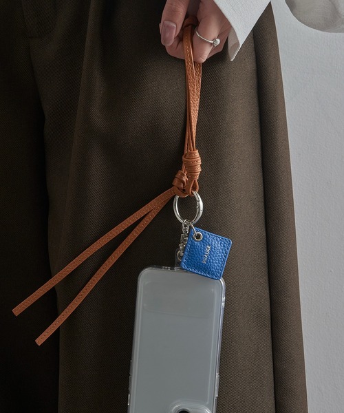 Beau're（ヴュレ）の「【BEAURE】B-25304　レザータッセルスマホストラップ（スマホグッズ・レディース・パープル/ライトグリーン/ブラック/アイボリー/キャメル・FREE）」の22枚目の写真