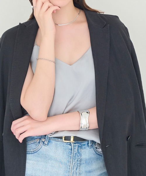 Phoebe（フィービィー）の「アークカフワイドバングル（バングル/リストバンド・レディース・シルバー/イエローゴールド・FREE）」の5枚目の写真