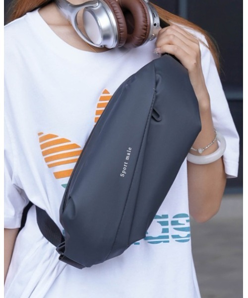 Sakka(サッカ)の「撥水多機能ボディバッグ(ボディバッグ/ウエストポーチ・メンズ・オフホワイト/チャコールグレー/アッシュブラウン/ブルー/ブラック・FREE)」の3枚目の写真