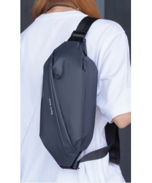 Sakka(サッカ)の「撥水多機能ボディバッグ(ボディバッグ/ウエストポーチ・メンズ・オフホワイト/チャコールグレー/アッシュブラウン/ブルー/ブラック・FREE)」の12枚目の写真