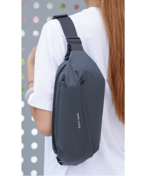 Sakka(サッカ)の「撥水多機能ボディバッグ(ボディバッグ/ウエストポーチ・メンズ・オフホワイト/チャコールグレー/アッシュブラウン/ブルー/ブラック・FREE)」の11枚目の写真
