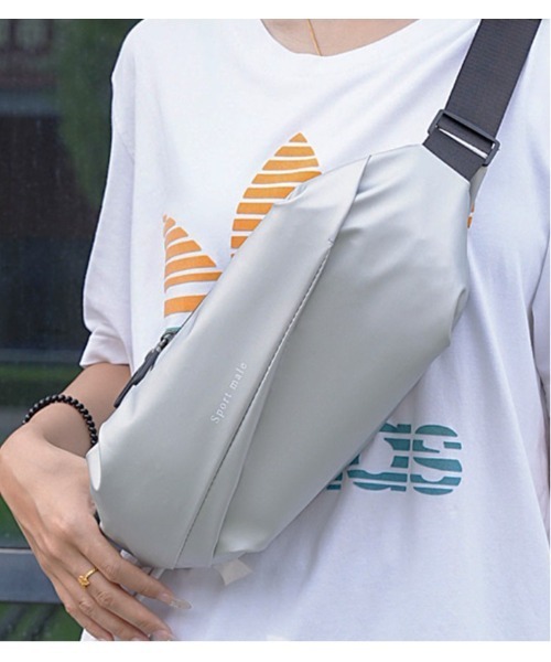 Sakka(サッカ)の「撥水多機能ボディバッグ(ボディバッグ/ウエストポーチ・メンズ・オフホワイト/チャコールグレー/アッシュブラウン/ブルー/ブラック・FREE)」の9枚目の写真