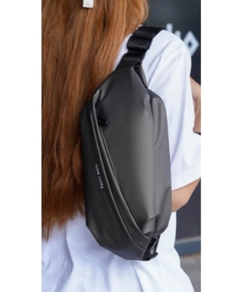 Sakka(サッカ)の「撥水多機能ボディバッグ(ボディバッグ/ウエストポーチ・メンズ・オフホワイト/チャコールグレー/アッシュブラウン/ブルー/ブラック・FREE)」の8枚目の写真