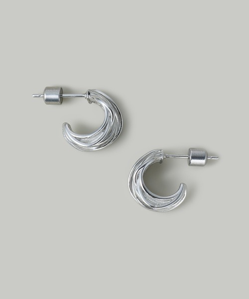 Jolie Toujours(ジョリトゥジュール)の「【汗や水に強い】〈ステンレス〉マルチラインボリュームフープピアス(ピアス(両耳用)・レディース・ゴールド/シルバー・FREE)」の8枚目の写真