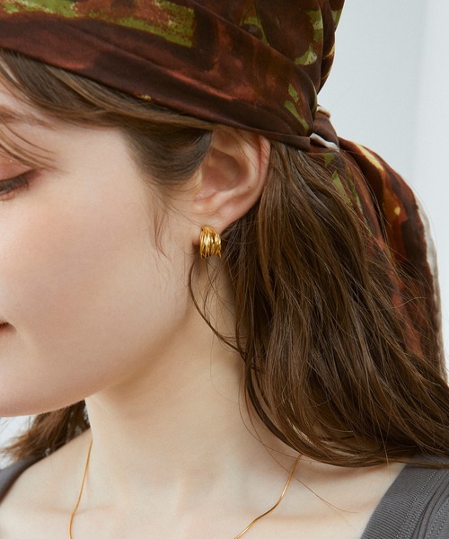 Jolie Toujours(ジョリトゥジュール)の「【汗や水に強い】〈ステンレス〉マルチラインボリュームフープピアス(ピアス(両耳用)・レディース・ゴールド/シルバー・FREE)」の9枚目の写真