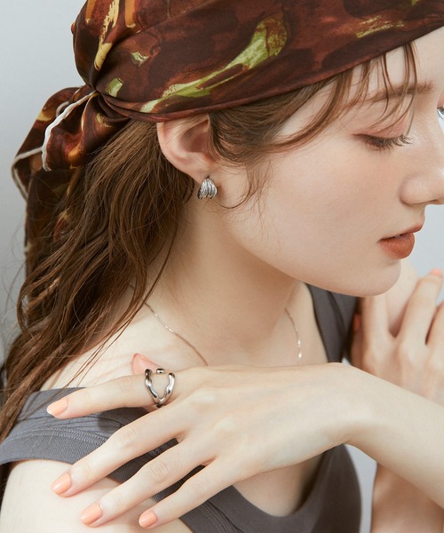 Jolie Toujours(ジョリトゥジュール)の「【汗や水に強い】〈ステンレス〉マルチラインボリュームフープピアス(ピアス(両耳用)・レディース・ゴールド/シルバー・FREE)」の11枚目の写真
