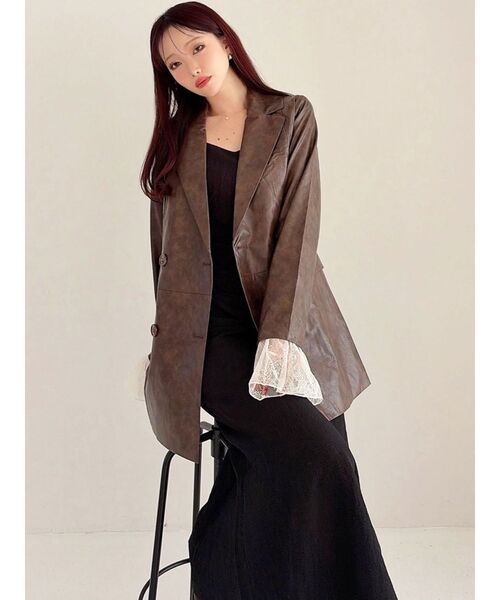 RESEXXY（リゼクシー）の「カフスレースフェイクレザージャケット（テーラードジャケット・レディース・ベージュ/ブラウン/ブラック・FREE）」の4枚目の写真