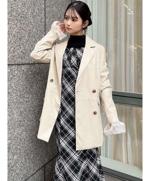 RESEXXY（リゼクシー）の「カフスレースフェイクレザージャケット（テーラードジャケット・レディース・ベージュ/ブラウン/ブラック・FREE）」の14枚目の写真