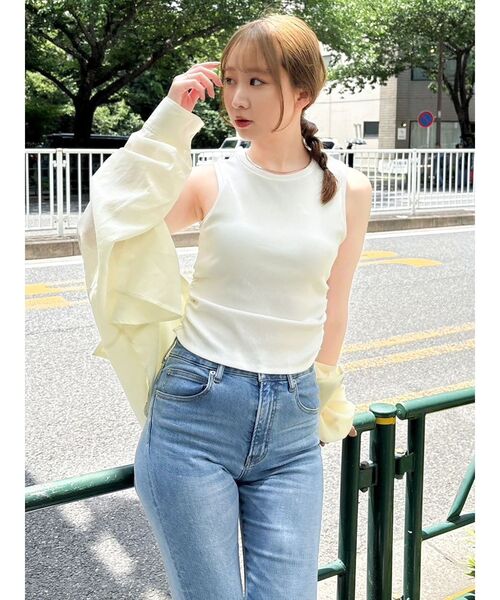 dazzlin(ダズリン)の「【吉田朱里】涼感加工ギャザーノースリリブトップス(タンクトップ・レディース・オフホワイト/チャコールグレー/ブラック/ピンク・FREE)」の1枚目の写真