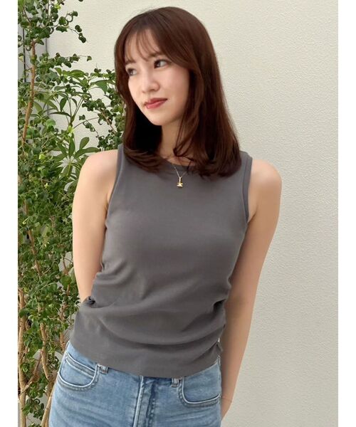 dazzlin(ダズリン)の「【吉田朱里】涼感加工ギャザーノースリリブトップス(タンクトップ・レディース・オフホワイト/チャコールグレー/ブラック/ピンク・FREE)」の7枚目の写真