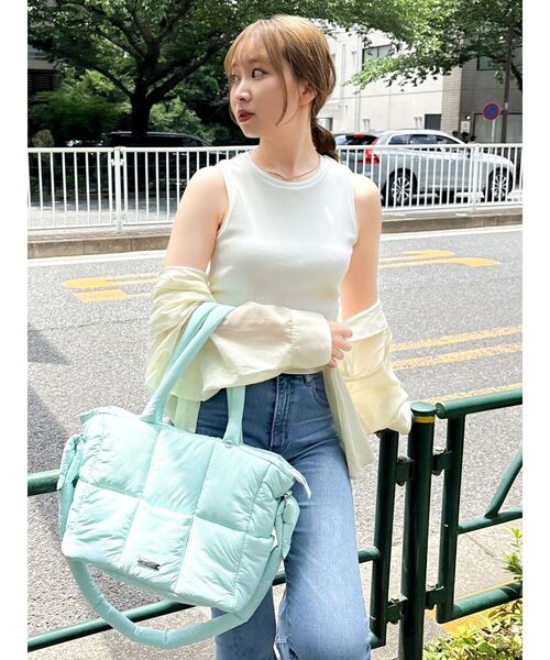 dazzlin(ダズリン)の「【吉田朱里】涼感加工ギャザーノースリリブトップス(タンクトップ・レディース・オフホワイト/チャコールグレー/ブラック/ピンク・FREE)」の12枚目の写真