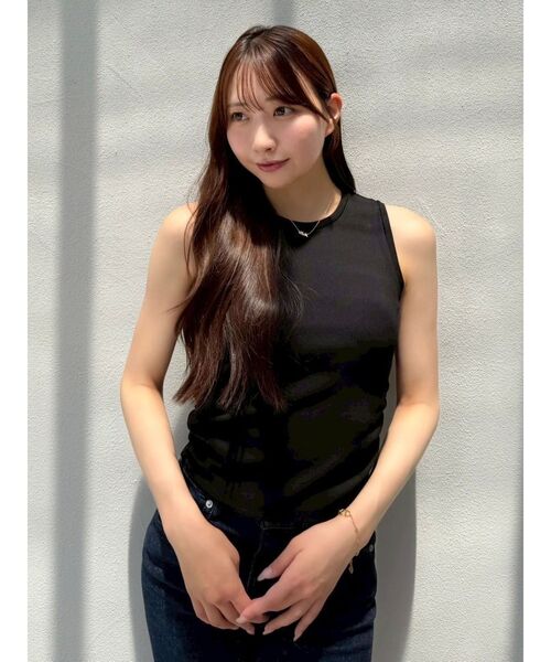 dazzlin(ダズリン)の「【吉田朱里】涼感加工ギャザーノースリリブトップス(タンクトップ・レディース・オフホワイト/チャコールグレー/ブラック/ピンク・FREE)」の17枚目の写真