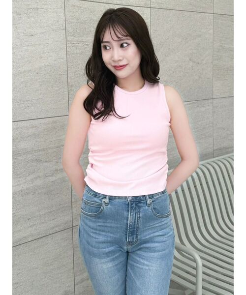 dazzlin(ダズリン)の「【吉田朱里】涼感加工ギャザーノースリリブトップス(タンクトップ・レディース・オフホワイト/チャコールグレー/ブラック/ピンク・FREE)」の20枚目の写真