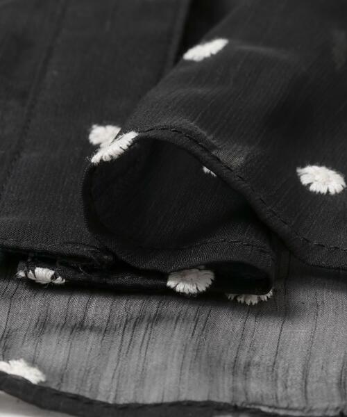 セール】『WEB限定』フラワー刺繍フリルネックブラウス（シャツ