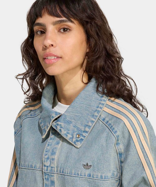 アディダスオリジナルス　カレッジデニムジャケット adidas（アディダス）の「カレッジ デニムジャケット