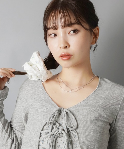 SPINNS(スピンズ)の「ワッフルシュシュ/レースフラワー/NEO森ガール(シュシュ・レディース・ホワイト/ネイビー・ONESIZE)」の4枚目の写真