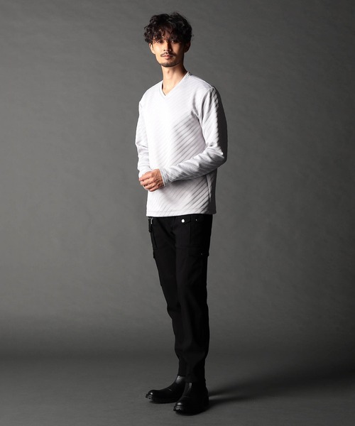 NICOLE CLUB FOR MEN(ニコルクラブフォーメン)の「ブリスターバイヤスジャカードVネックプルオーバー(Tシャツ/カットソー・メンズ・シルバーグレー/オフホワイト/ネイビー系/ブラック/レッド系・MEDIUM/LARGE/X-LARGE)」の17枚目の写真