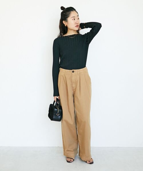 le.coeur blanc（ルクールブラン）の「タックカーブチノパンツ（チノパンツ・レディース・ベージュ/ネイビー・38/36）」の16枚目の写真