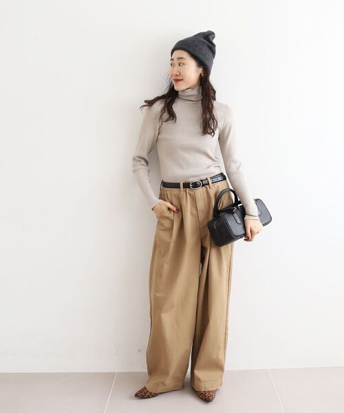 le.coeur blanc（ルクールブラン）の「タックカーブチノパンツ（チノパンツ・レディース・ベージュ/ネイビー・38/36）」の19枚目の写真