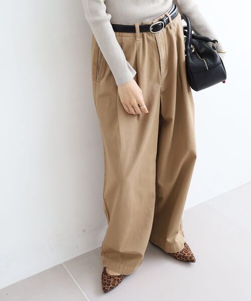 le.coeur blanc（ルクールブラン）の「タックカーブチノパンツ（チノパンツ・レディース・ベージュ/ネイビー・38/36）」の9枚目の写真