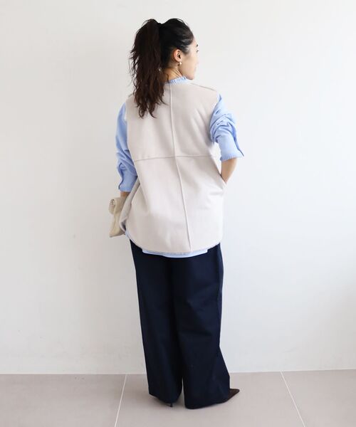 le.coeur blanc（ルクールブラン）の「タックカーブチノパンツ（チノパンツ・レディース・ベージュ/ネイビー・38/36）」の5枚目の写真