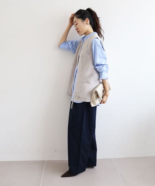 le.coeur blanc（ルクールブラン）の「タックカーブチノパンツ（チノパンツ・レディース・ベージュ/ネイビー・38/36）」の18枚目の写真