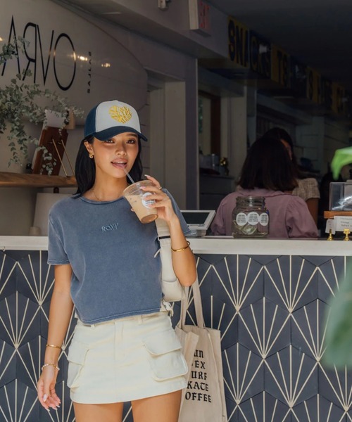 ROXY（ロキシー）の「ROXY×NANAHA RIB S/S /ロキシークロップド丈ロゴワンポイントリブ半袖Tシャツ（Tシャツ/カットソー・レディース・ネイビー/ナチュラル/ブラック・MEDIUM/LARGE）」の6枚目の写真