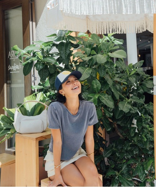 ROXY（ロキシー）の「ROXY×NANAHA RIB S/S /ロキシークロップド丈ロゴワンポイントリブ半袖Tシャツ（Tシャツ/カットソー・レディース・ネイビー/ナチュラル/ブラック・MEDIUM/LARGE）」の9枚目の写真