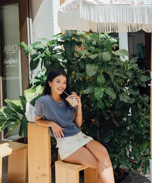 ROXY（ロキシー）の「ROXY×NANAHA RIB S/S /ロキシークロップド丈ロゴワンポイントリブ半袖Tシャツ（Tシャツ/カットソー・レディース・ネイビー/ナチュラル/ブラック・MEDIUM/LARGE）」の12枚目の写真