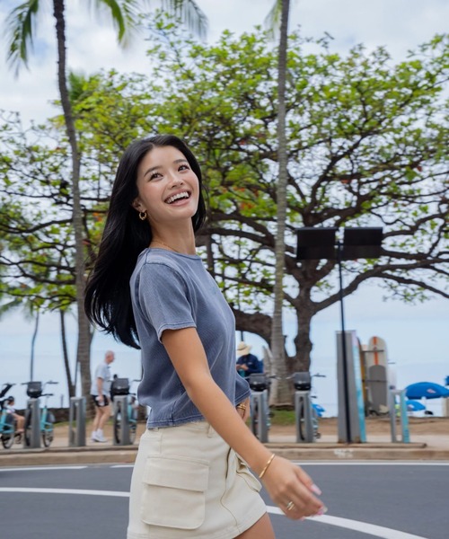 ROXY（ロキシー）の「ROXY×NANAHA RIB S/S /ロキシークロップド丈ロゴワンポイントリブ半袖Tシャツ（Tシャツ/カットソー・レディース・ネイビー/ナチュラル/ブラック・MEDIUM/LARGE）」の16枚目の写真