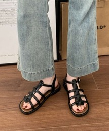 大人っぽいフラットサンダル